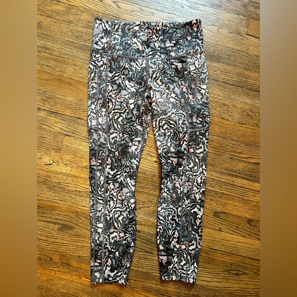 Athelta Ultimate 7/8 Tight Abstract Print M - Picture 1 of 4